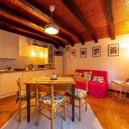 Casa Del Boschetto Apartment *